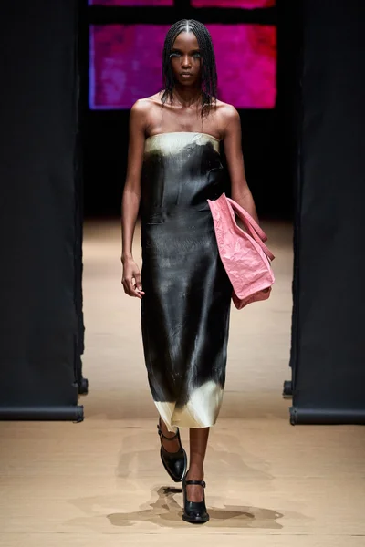 Look 7